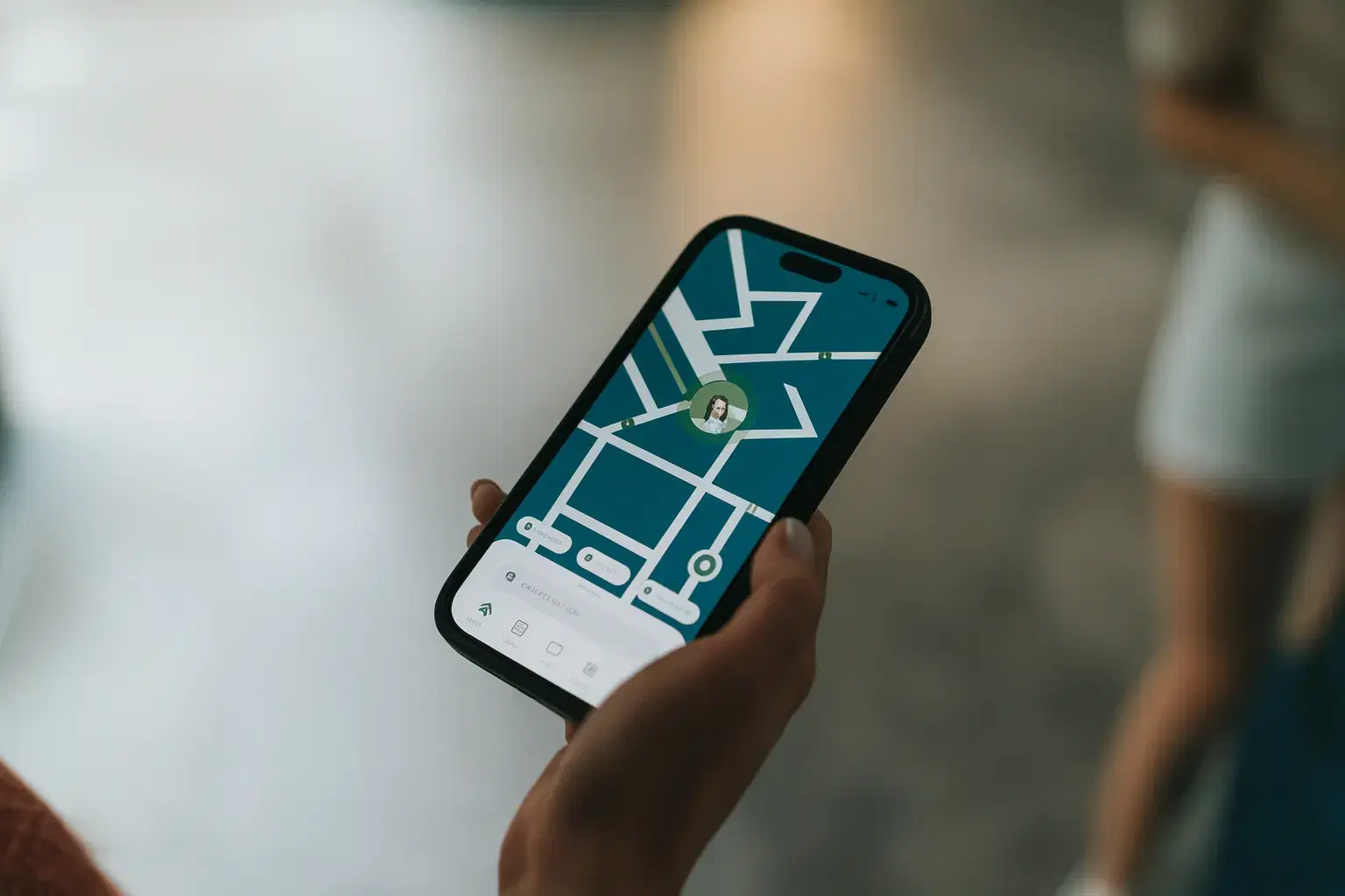 App móvil de PinReport con vehículos y alertas en vivo